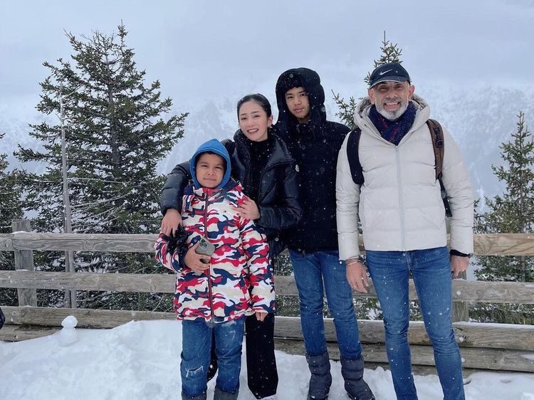 Gaya 8 Keluarga Artis Liburan Musim Dingin di Eropa Hingga Amerika, Bikin Iri