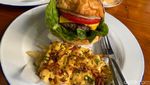 Makan Burger hingga Sup Tomat Enak di Resto Gaya Amerika