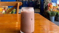 Terakhir ada Iced Chocolate (Rp 40.000). Rasa minuman ini tidak terlalu manis dan creamy. Foto: detikFood