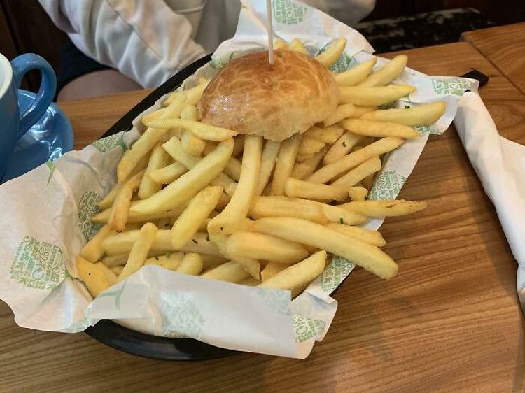 10 Makanan dengan Topping dan Isian Melimpah Sesuai Permintaan