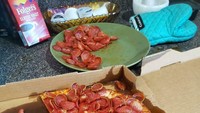Pizza pepperoni memang nikmat untuk disantap. Topping pepperoni pada pizza satu ini sangat melimpah, bahkan bisa disishkan dan dinikmati sebagai lauk. Foto: site news
