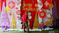 Natal tahun ini mengusung tema Pulanglah Mereka ke Negerinya Melalui Jalan Lain.