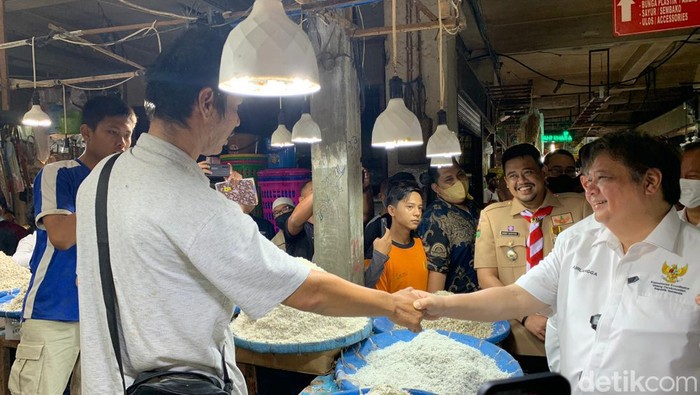 Menko Perekonomian Airlangga Hartarto melakukan kunjungan kerja di Medan.