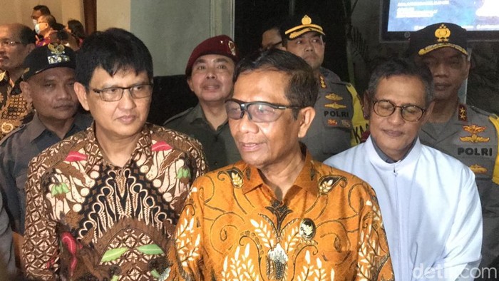 Menkopolhukam Mahfud Md di Gereja Katolik Santo Antonius, Kotabaru, Jogja, Sabtu (24/12/2022).