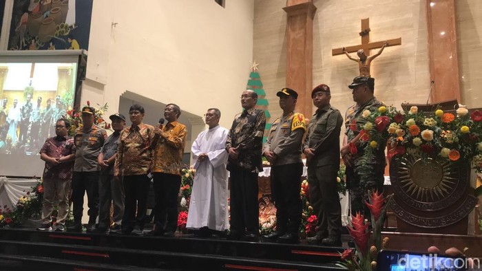 Menkopolhukam Mahfud Md di Gereja Katolik Santo Antonius, Kotabaru, Jogja, Sabtu (24/12/2022).
