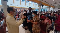 Tema Natal tahun ini, Menghidupi kasih Yesus bersama keluarga (Foto: Praditya Fauzi Rahman/detikJatim)