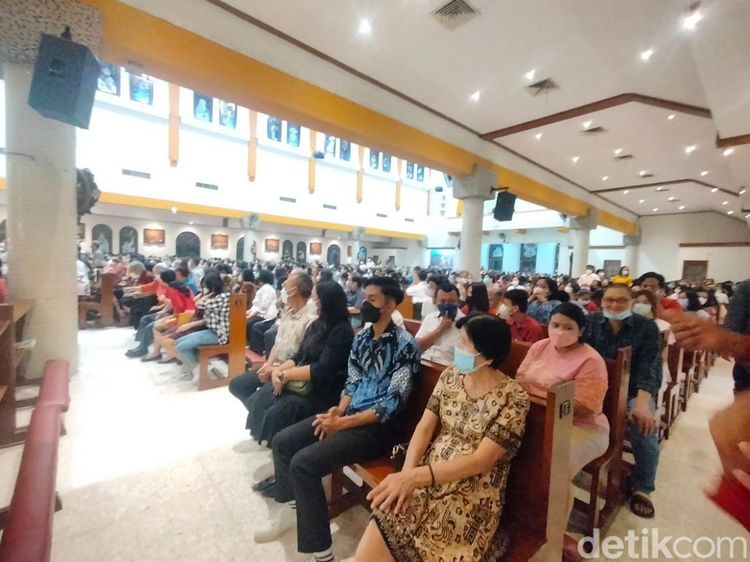 Semarak Misa Natal di Surabaya Setelah COVID-19 Melandai