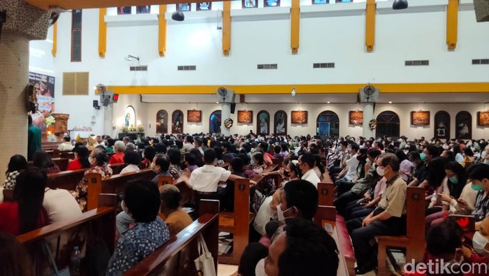 Misa Natal di Surabaya