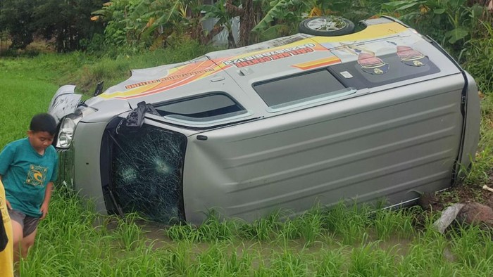 Mobil DPKP Parepare, Sulsel terjun ke sawah.