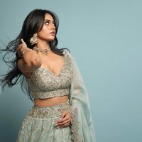 Nysa kuliah di Singapura. Beberapa orang mendatanginya di bus dan meminta tanda tangan. Jadi itu aneh tapi dia dikenal di seluruh dunia. Aku dulu tidak terkenal sebelum membintang film, kata anak dari aktris dan sutradara terkenal India itu. Foto: Instagram