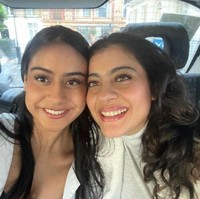 Paras cantik anak Kajol, Nysa Devgan, memang sering mencuri perhatian di media sosial. Tak heran banyak orang yang mendukung Nysa untuk mengikuti jejak ayah dan ibunya di dunia hiburan. Foto: Instagram