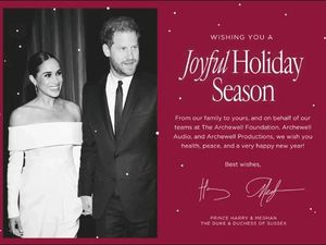 Nuansa Berbeda Kartu Natal Pangeran Harry-Meghan Markle