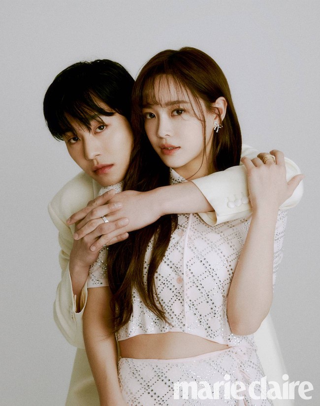Kim Sejeong dan Ahn Hyo Seop sukses membuat penonton A Business Proposal baper. Pasangan drakor 2022 terpopuler ini kembali dipertemukan dalam iklan dan didapuk jadi brand ambassador produk jelly sehat Indonesia, Realfood. Foto: Instagram
