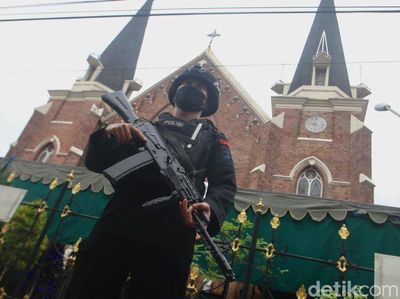 Pengamanan dan Sterilisasi Gereja di Surabaya Menjelang Misa Natal