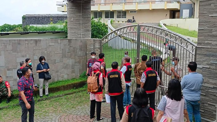Penggeledahan di rumah pengusaha Semarang Agus Hartono Semarang, Jumat (23/12/2022) kemarin.