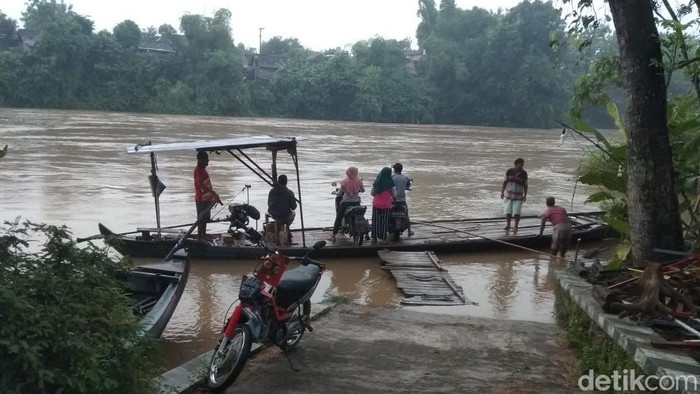Penyeberangan Bengawan Solo di Ngawi