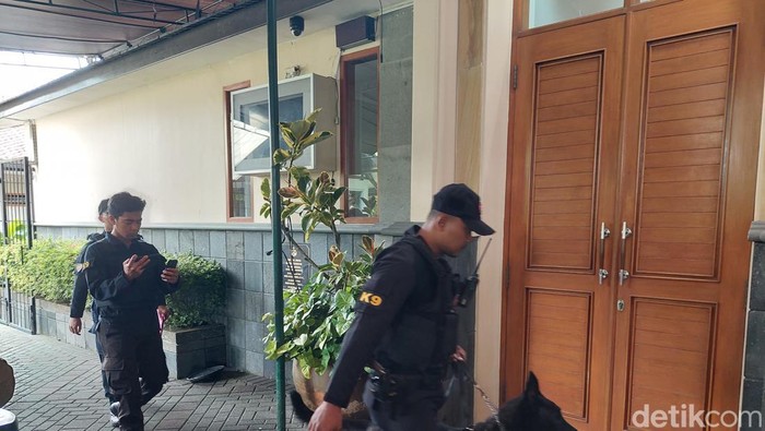 Polisi Sterilisasi Pertapaan Karmel di Lembang jelang Misa Natal