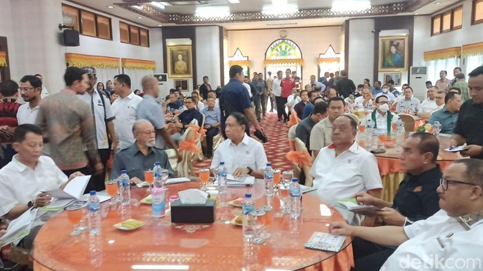 Rapat persiapan PON XXI Sumuf-Aceh di Banda Aceh.