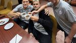 Romantisnya Cristian Gonzalez saat Makan Bareng Istri dan Anak-anak
