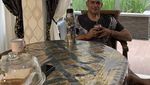 Romantisnya Cristian Gonzalez saat Makan Bareng Istri dan Anak-anak