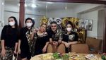 Romantisnya Cristian Gonzalez saat Makan Bareng Istri dan Anak-anak