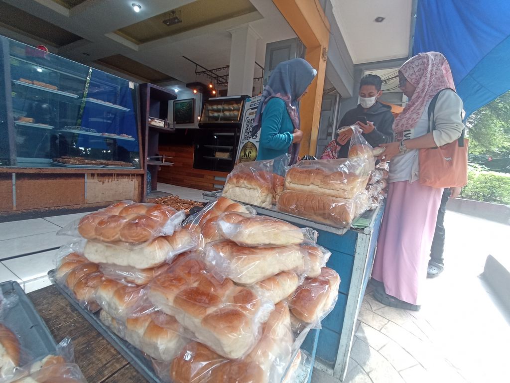 Roti popon, roti legendaris dari Cianjur yang diminati wisatawan