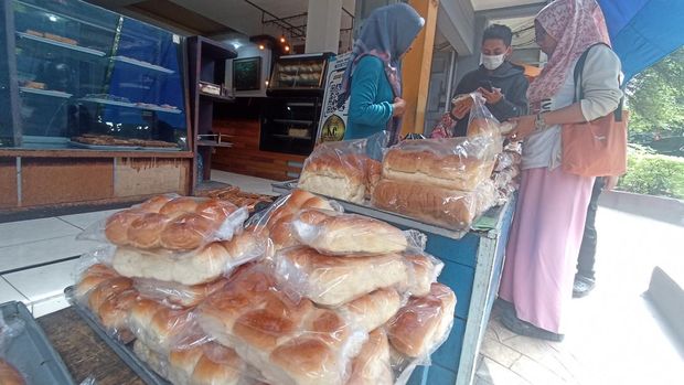 Roti popon, roti legendaris dari Cianjur yang diminati wisatawan