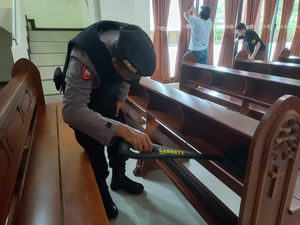 Polres Buleleng Pakai Metal Detector-Anjing Pelacak Sterilkan Gereja