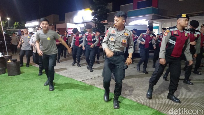 Suasana di Rest Area Tol Cipali, Subang.