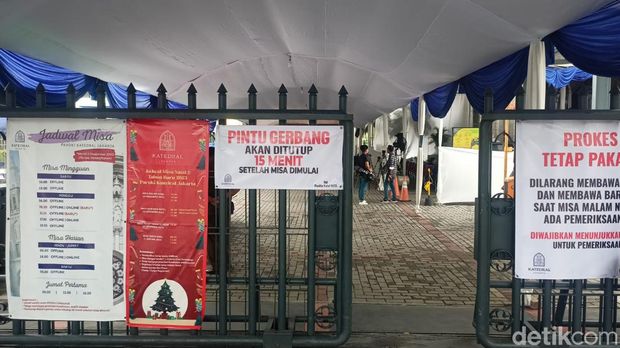 Suasana Gereja Katedral Jakarta Pusat
