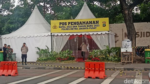 Suasana Gereja Katedral Jakarta Pusat