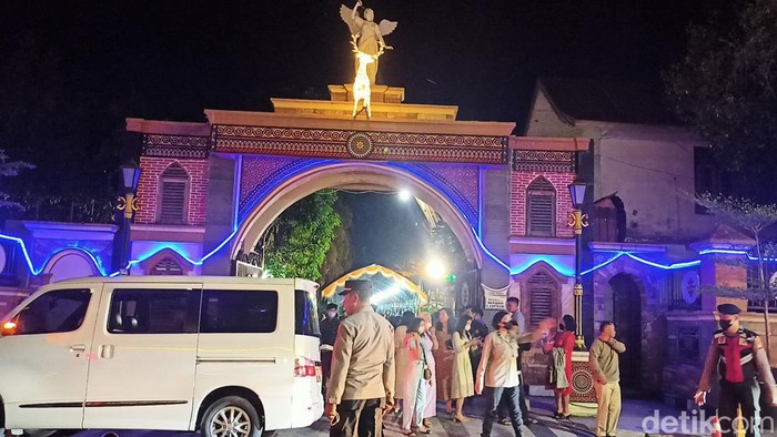 Suasana ibadah malam Natal di Gereja Hati Tak Bernoda SP Maria Makale, Tana Toraja.