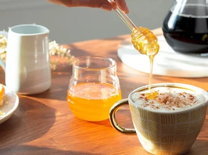 Tambahkan Madu ke Kopi untuk Dapatkan Rasa dan Manfaat Manis