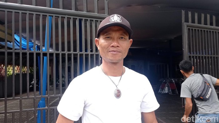 Tatam Nurzaman, muslim yang bekerja sebagai satpam di gereja HKI Bandung