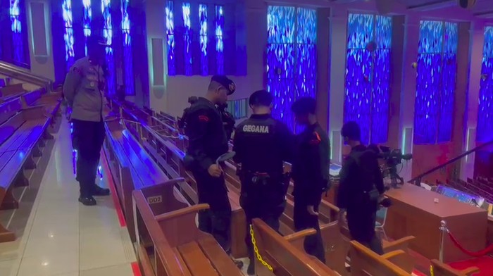 Tim Jibom sterilisasi di Gereja Kristus Yesus Jakbar