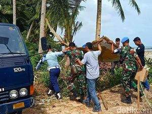 TNI AU Teliti Temuan Benda Mirip Puing Pesawat di Natuna