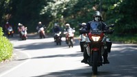 Traveler Wajib Tahu! Kemenkes Imbau Hindari Naik Motor Saat Hujan Abu Anak Krakatau