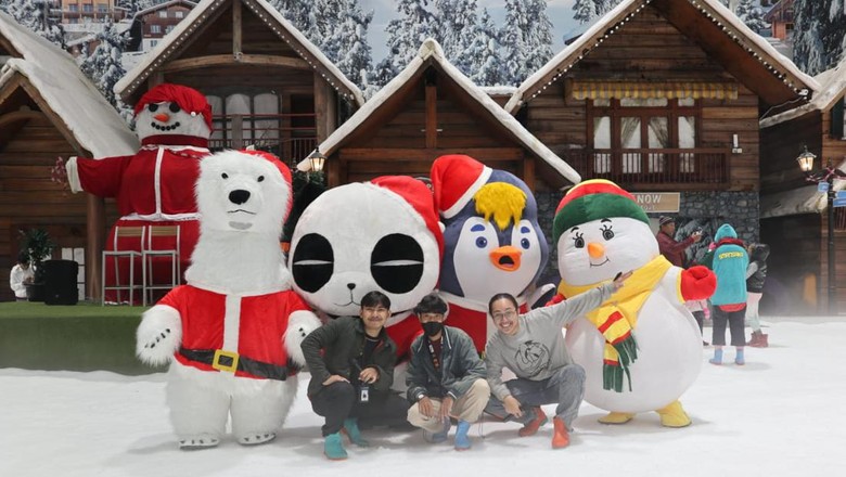 Trans Snow World menghadirkan The Frosty Parade yang mengajak traveler untuk menyaksikan parade dari The Snow Crew, para icon khas Trans Snow World Trans Snow World menghadirkan The Frosty Parade yang mengajak traveler untuk menyaksikan parade dari The Snow Crew, para icon khas Trans Snow World