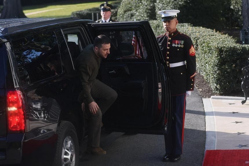 Volodymyr Zelensky naik mobil Chevrolet Suburban saat temui Joe Biden di Amerika Serikat.