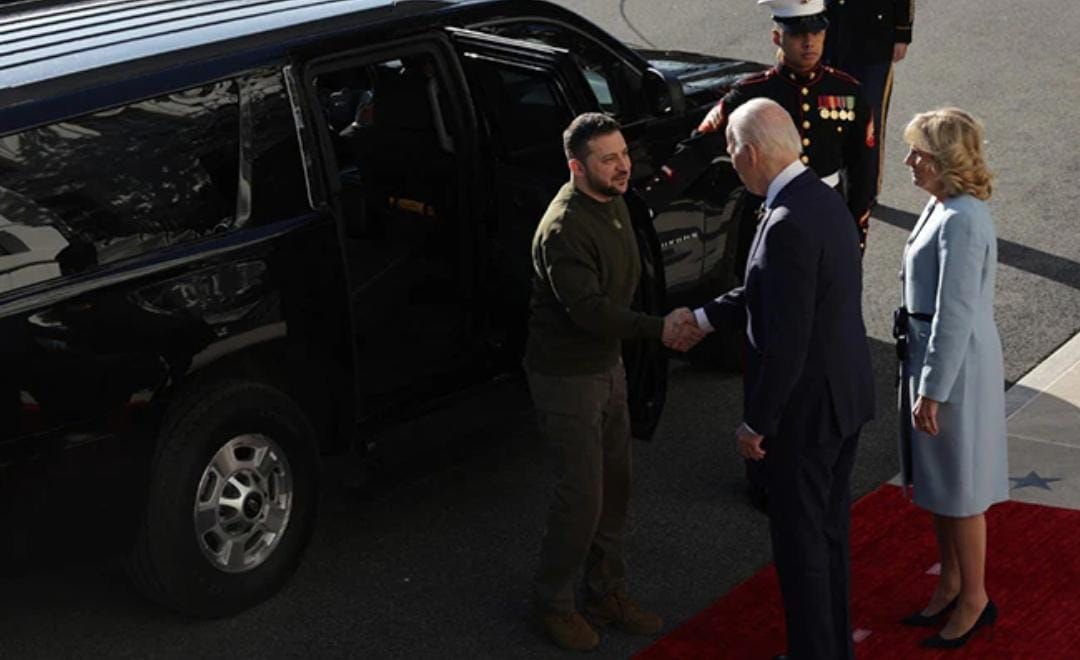 Volodymyr Zelensky naik mobil Chevrolet Suburban saat temui Joe Biden di Amerika Serikat.