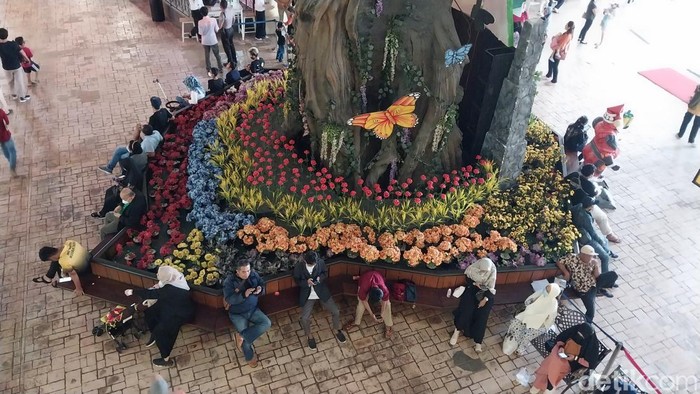 Wisatawan dari berbagai daerah mulai berdatangan ke Kota Batu pada momen libur Natal 2022 dan tahun baru 2023 (Nataru). Sejumlah destinasi wisata di Kota Batu diserbu pengunjung.