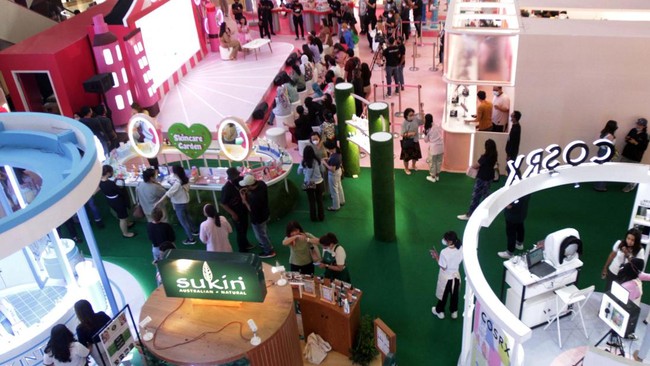 Tak hanya sekadar pameran kecantikan, Sociolla Beauty Wonderland juga menghadirkan kegiatan diskusi seputar kecantikan melalui beauty workshop yang dibagikan oleh para pakar kecantikan, meet & greet bersama beauty influencer ternama Indonesia.