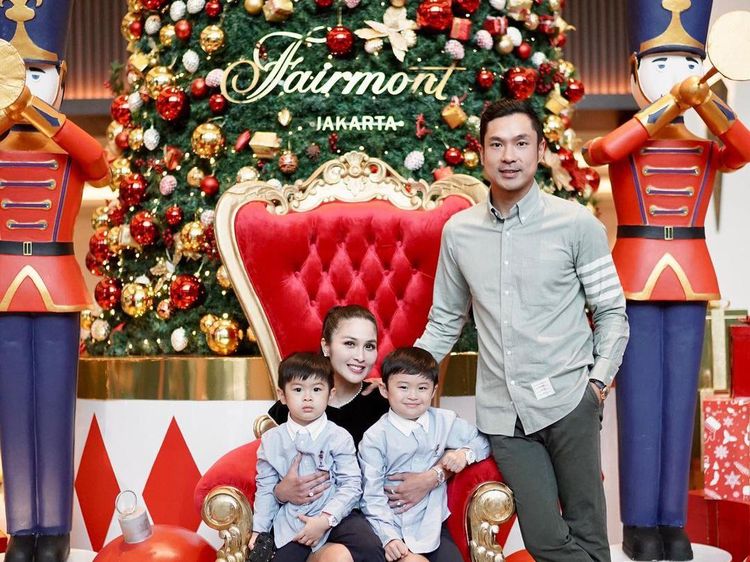 Gaya Selebriti Rayakan Natal