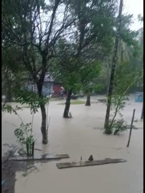 Banjir di Desa Honuk, Kecamatan Amfoang Barat Laut, Kabupaten Kupang, NTT Minggu (25/12/2022).