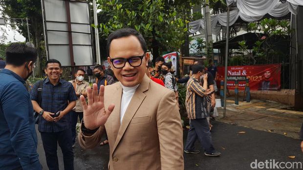 Bima Arya mendampingin Presiden Jokowi saat meninjau perayaan Natal di Bogor, Minggu (25/12/2022).