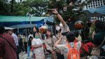 Dekorasi Natal di Gereja Katedral Jadi Tempat Swafoto