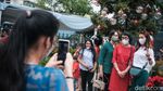 Dekorasi Natal di Gereja Katedral Jadi Tempat Swafoto