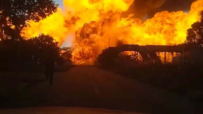 Duar! Truk Tangki LPG Meledak di Afrika Selatan
