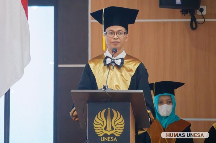 Guru Besar Termuda Unesa.