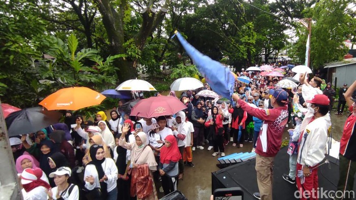 Jalan Sehat Anak Rakyat di Kecamatan Manggala.
